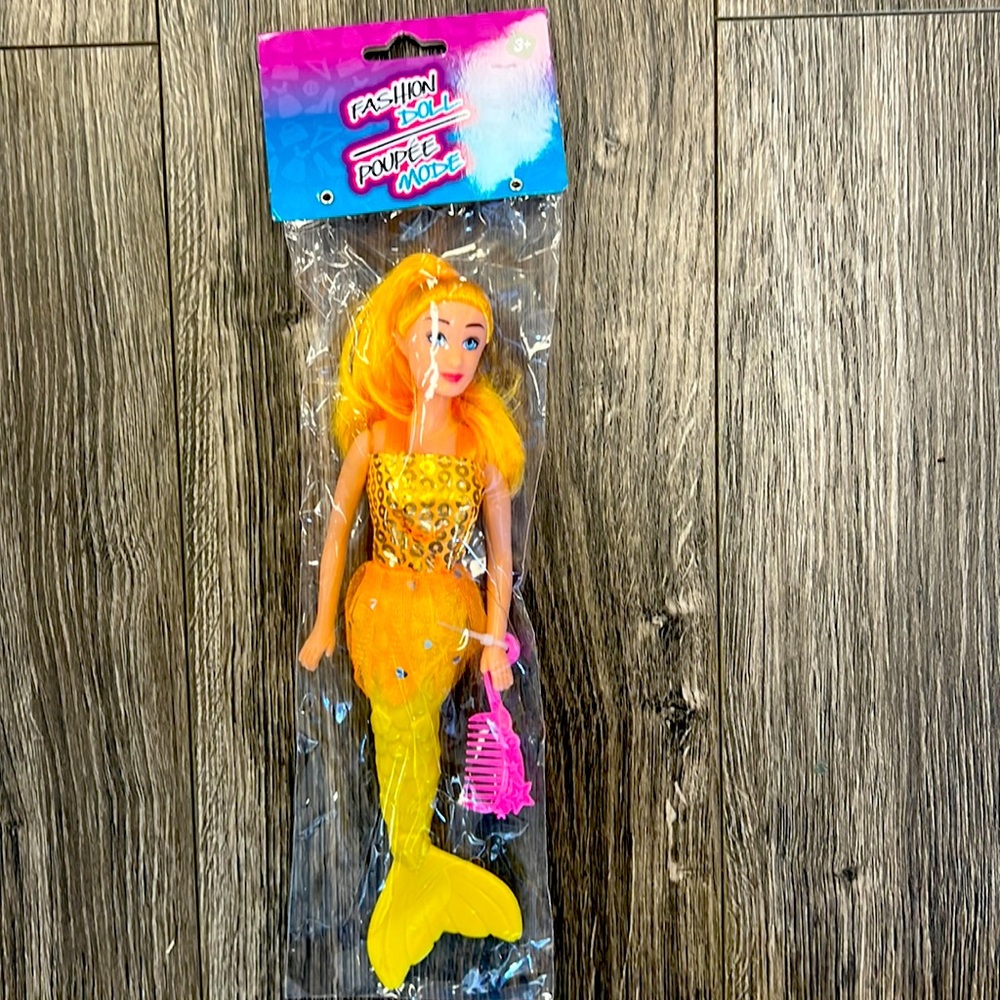 Fashion doll